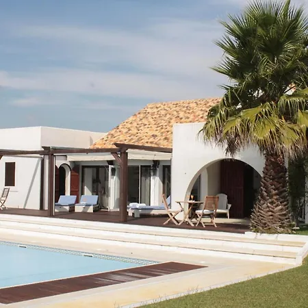 Sleeps 6 Pool Wifi Villa *