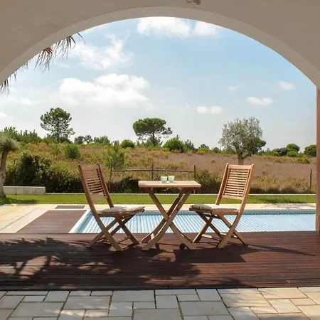 Villa Sleeps 6 Pool Wifi