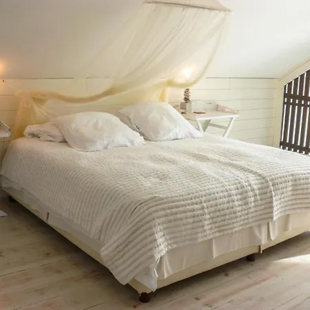 Sleeps 6 Pool Wifi