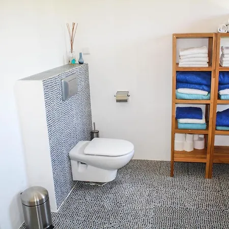 Sleeps 6 Pool Wifi Villa